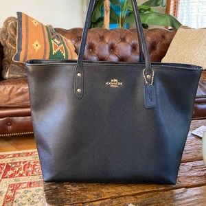 Authentic Coach black classic tote Large